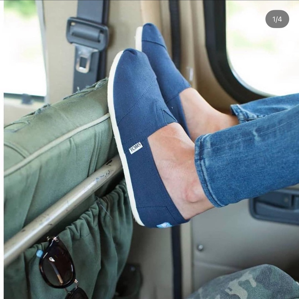EUC Toms Navy Canvas Classics - Picture 15 of 15